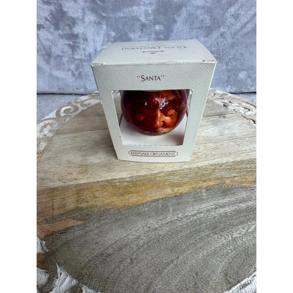 Vintage Hallmark Keepsake Ornament‎ 1982 Santa Red Glass Ball QX221-6